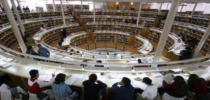 Estudiantes en la biblioteca de la Universidad Carlos III de Madrid.