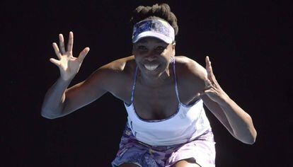 Venus Williams celebra la victoria ante su compatriota Coco Vandeweghe.