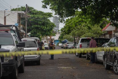 Fiscales, peritos y policías, realizaron un operativo por el multihomicidio donde fueron asesinadas siete personas de una misma familia, en el municipio de Boca del Río, Veracruz, el 4 de julio de 2022.