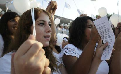 Estudiantes de Monterrey participan en el acto de lanzamiento de la iniciativa Profesores por la Paz, nacido para luchar contra la violencia en México.