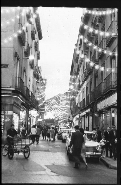 Calle Pez con iluminación especial de San Isidro. 1965.