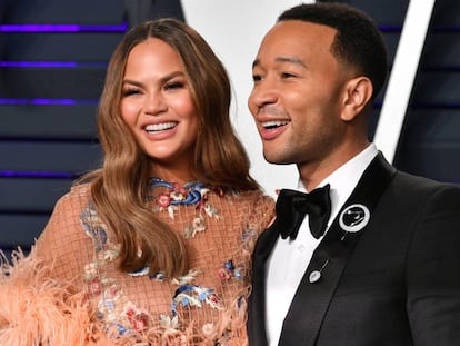 Chrissy Teigen y John Legend en la fiesta de Vanity Fair de los Oscar 2019, en California.