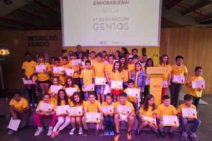 La primera generación de niños formados en el proyecto GENIOS fue premiada con un diploma en la GENIOS Party celebrada en Madrid.