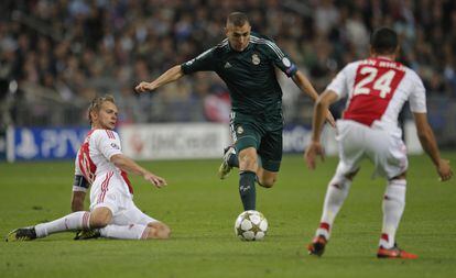 Karim Benzema, entre dos contrarios.