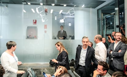El presidente del PP, Alberto Núñez Feijóo, antes de la rueda de prensa de este lunes.