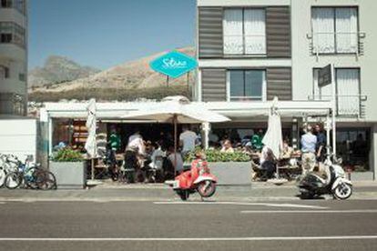Terraza del restaurante Sotano, en Beach Road, en Ciudad del Cabo.