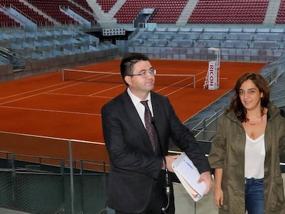 Carlos Sánchez Mato y Celia Mayer, en la Caja Mágica en septiembre de 2019.