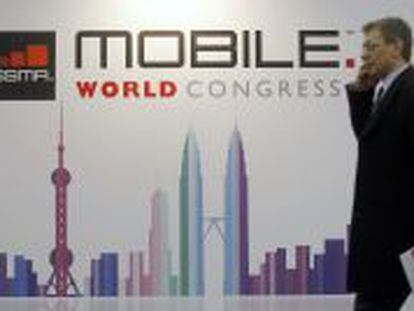 Un visitante del Mobile World Congress de Barcelona de la edici&oacute;n 2013.