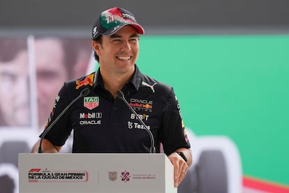 El piloto mexicano Checo Pérez, este jueves, desde el autódromo Hermanos Rodríguez.