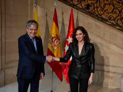 La presidenta de la Comunidad de Madrid, Isabel Díaz Ayuso, recibe al presidente de la  República del Ecuador, Guillermo Lasso, en la Real Casa de Correos.