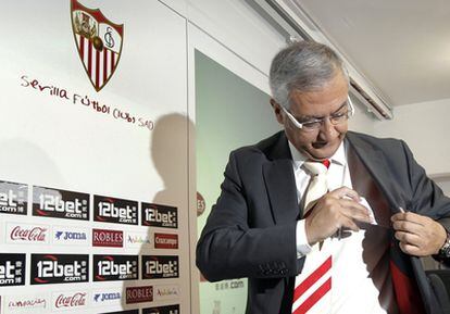 Gregorio Manzano, en su despedida como entrenador del Sevilla.