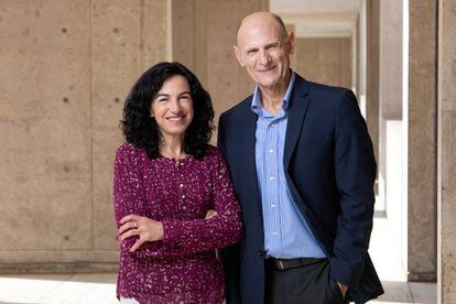 Los investigadores Concepción Rodríguez y Juan Carlos Izpisúa, del Instituto Salk.