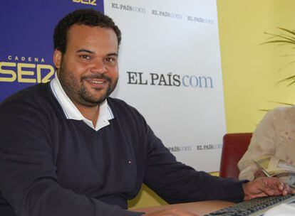 Carlos Jean en la redacción de ELPAÍS.com