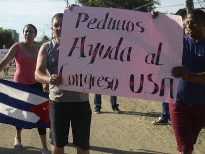 Migrantes cubanos se manifiestan en Antioqu&iacute;a (Colombia) para que las autoridades les permitan cruzar la frontera y seguir su camino hacia EEUU, el 5 de agosto. 