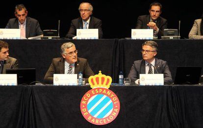 Joan Collet, presidente, y Josep Maria Duran, director financiero, en la Junta del Espanyol.