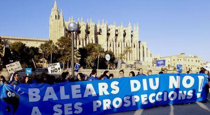 Manifestación en Palma de Mallorca contra las prospecciones en el mar.