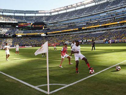 Los jugadores haitianos en el MetLife Stadium, antes del partido contra Ecuador. 