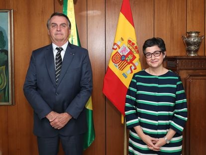 La ministra de Exteriores, Arancha González Laya, junto al presidente de Brasil, Jair Bolsonaro, este viernes en Brasilia.
