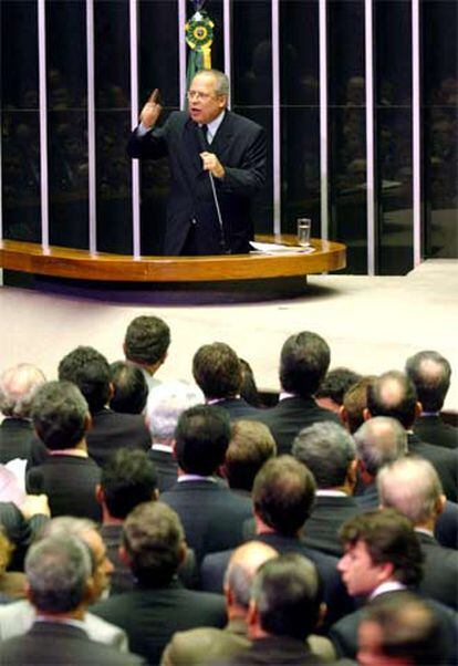 José Dirceu se defiende el pasado miércoles en el Parlamento  brasileño.