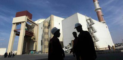 Trabajadores en la planta nuclear iraní de Bushehr, en una imagen de 2010.