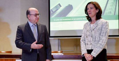 José María Roldán (hasta ahora presidente de la AEB) y Alejandra Kindelán (la nueva presidenta de la patronal).
