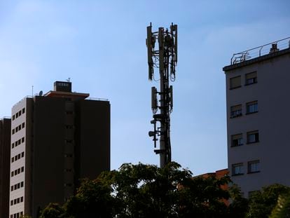 Antena de telefonía móvil en Madrid.