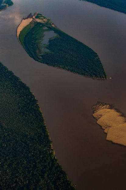 En temporada de lluvias, el Amazonas alcanza hasta 40 kilómetros de ancho.