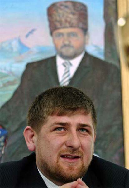 Ramzán Kadírov, en una rueda de prensa en Gudermés, en 2004.