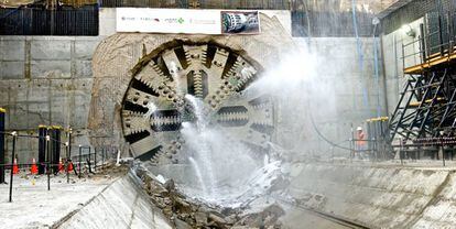 Finalización, por parte de FCC, de la perforación del primer tramo de túnel de la línea 5 del metro de Riad en 2015.