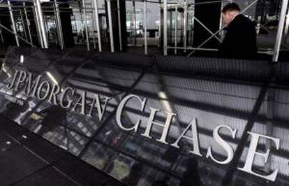 Vista del cartel de JPMorgan Chase en una de sus sedes en Nueva York, Estados Unidos. EFE/Archivo