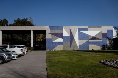 Fachada del Colegio San Ignacio El Bosque, en Santiago.