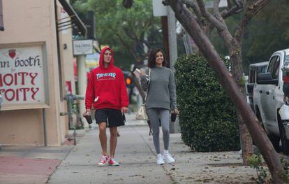Justin Bieber y Selena Gomez, paseando por Los Ángeles a principios de noviembre.