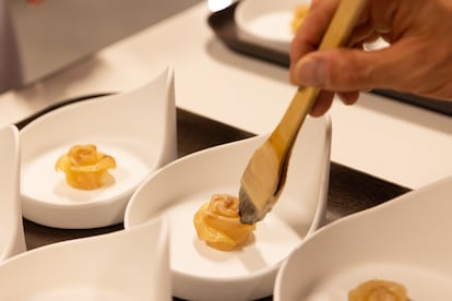 One of the dishes of the dinner held in honor of the Ishida couple, cooks of the Mibu restaurant.