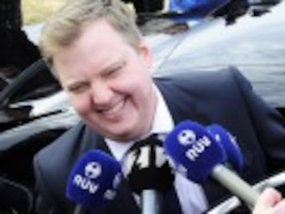 Sigmundur David Gunnlaugsson presenta su renuncia ante su partido. La firma offshore de su mujer es acreedora de los bancos nacionalizados durante la crisis financiera
