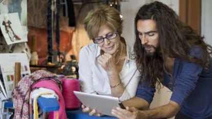 En las pequeñas empresas, la relación entre empleado y jefe es más próxima.