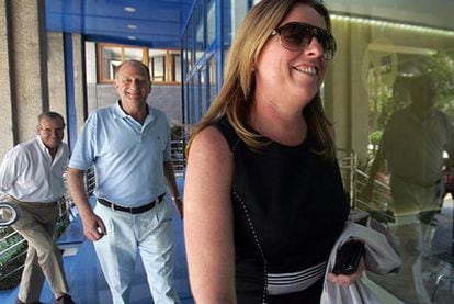 La ex directora general de CAM, María Dolores Amorós, en una imagen del pasado 27 de julio a la entrada de la sede de la entidad.