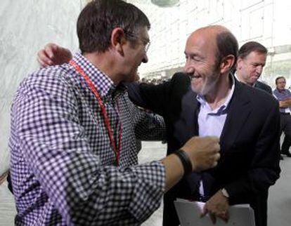 Patxi López y Alfredo Pérez Rubalcaba, en la conferencia política del PSOE.