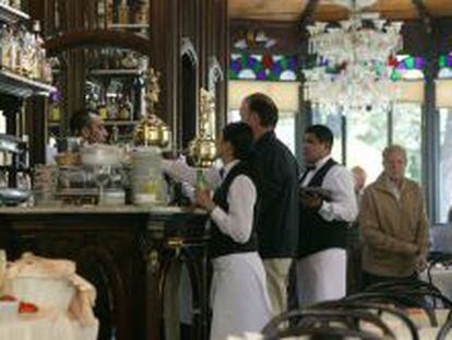 Camareros en un establecimiento de Madrid.