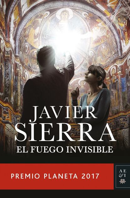 Por último, 'Un fuego invisible' (Planeta), de Javier Sierra, cuenta la historia de David Salas, un lingüista del Trinity College de Dublín, que se encuentra, después de aterrizar en Madrid para pasar sus vacaciones, con Victoria Goodman, una vieja amiga de sus abuelos y con su joven ayudante, una misteriosa historiadora del arte.