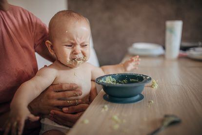 Fomentar una alimentación desde bebés ayuda a que los niños tengan una mejor salud en su vida adulta. 