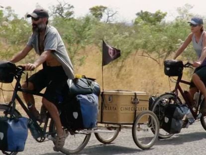 África en bicicleta y con cine