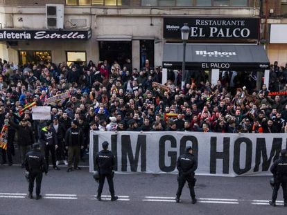 Protesta de seguidores del Valencia en Mestalla.