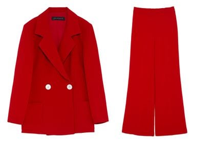 Rojo, con detalles blancos y pantalón de campana. Así es este traje que se cuela en la nueva colección de Zara y que puede ser muy versátil también por separado (59,95 euros y 39,95 euros, respectivamente).