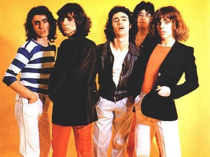 Tequila a finales de los setenta: desde la izquierda, Julián Infante (guitarra), Alejo Stivel (voz), Manolo Iglesias (batería), Felipe Lipe (bajo) y Ariel Rot (guitarra).