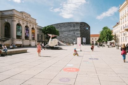 La plaza de los museos en el centro de Viena. 