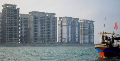 Edificios en construcción de Evergrande, en la isla artificial Ocean Power, en Danzhou, Hainan (China).