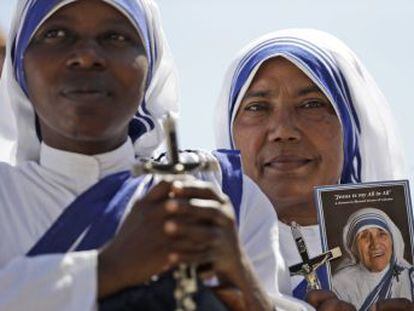 El Papa proclama santa a la fundadora de las Misioneras de la Caridad ante 100.000 personas. Recibió el Premio Nobel de la Paz en 1997