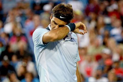 Roger Federer se lamenta durante el partido ante Nadal
