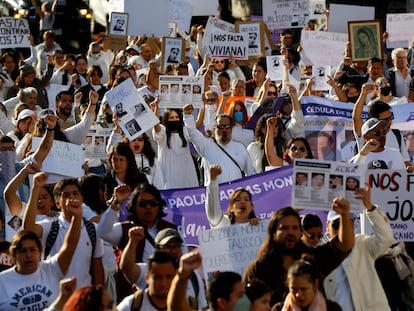 Ciudadanos marchan por la desaparición de José, Viviana, Daniela y Paola, en Guadalajara, estado de Jalisco (México)