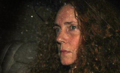 Rebekah Brooks cuando abandona las oficinas del News of The World